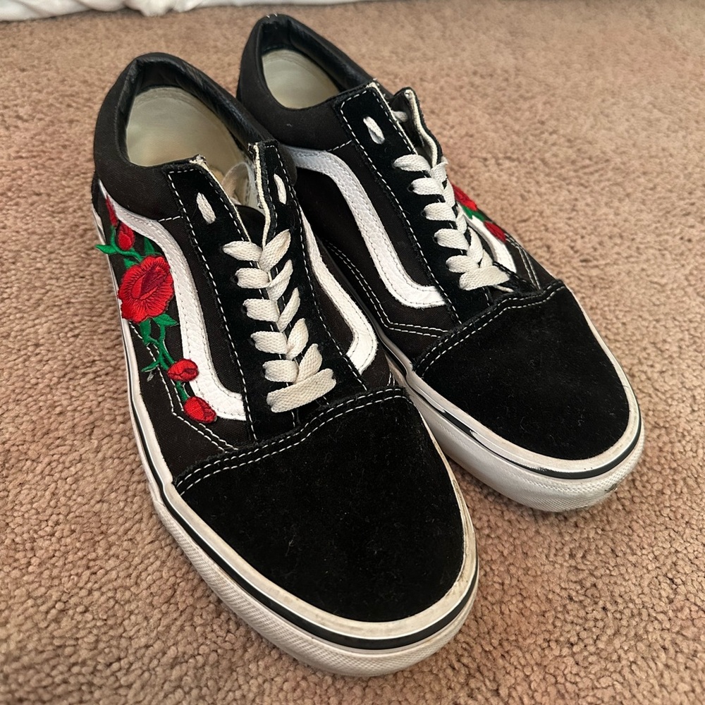 Size 9 women's black vans with roses